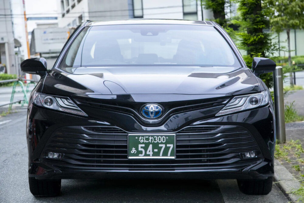 Kens Osaka Taxi luxury sedan taxi image
