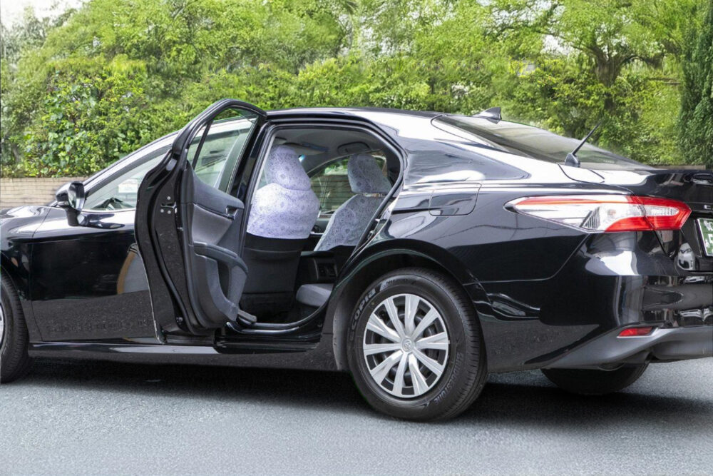 Kens Osaka Taxi luxury sedan taxi image