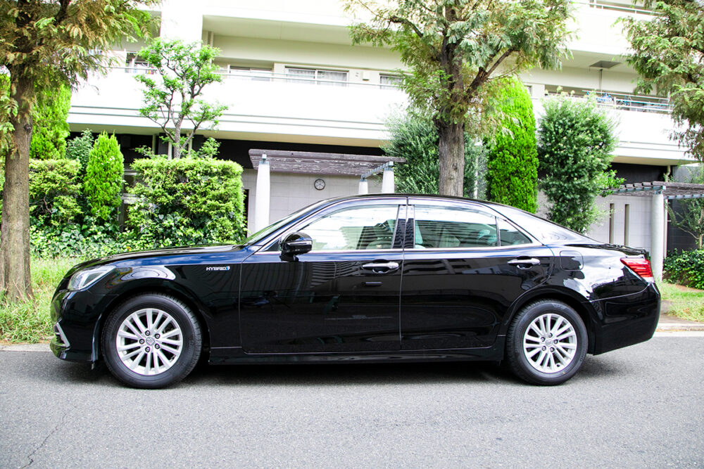 Kens Osaka Taxi luxury sedan taxi image