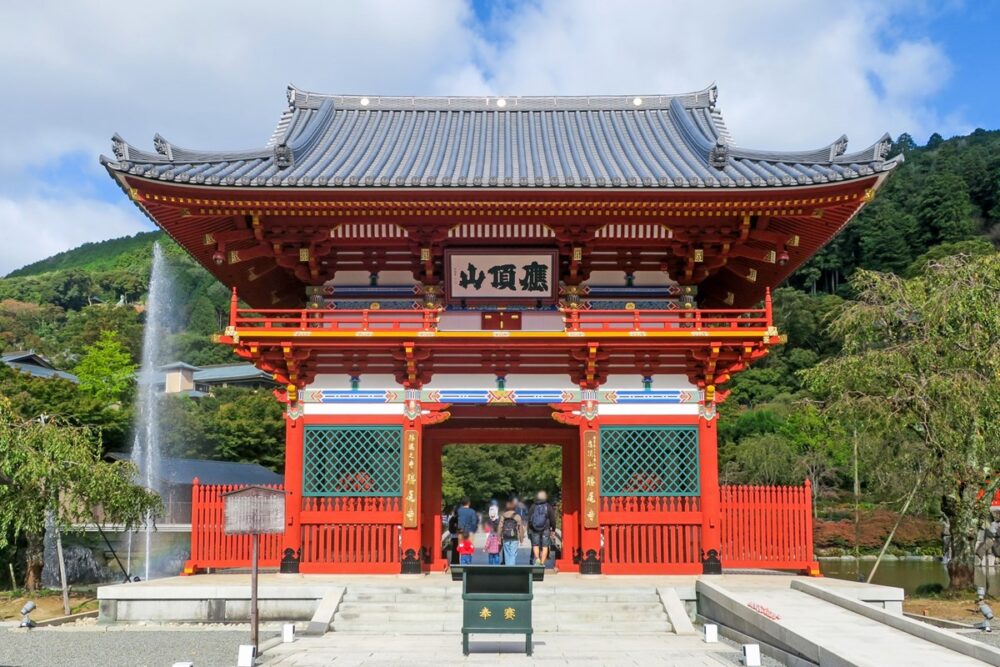 Historic architecture of Katsuo-ji Temple, including the main hall and pagoda